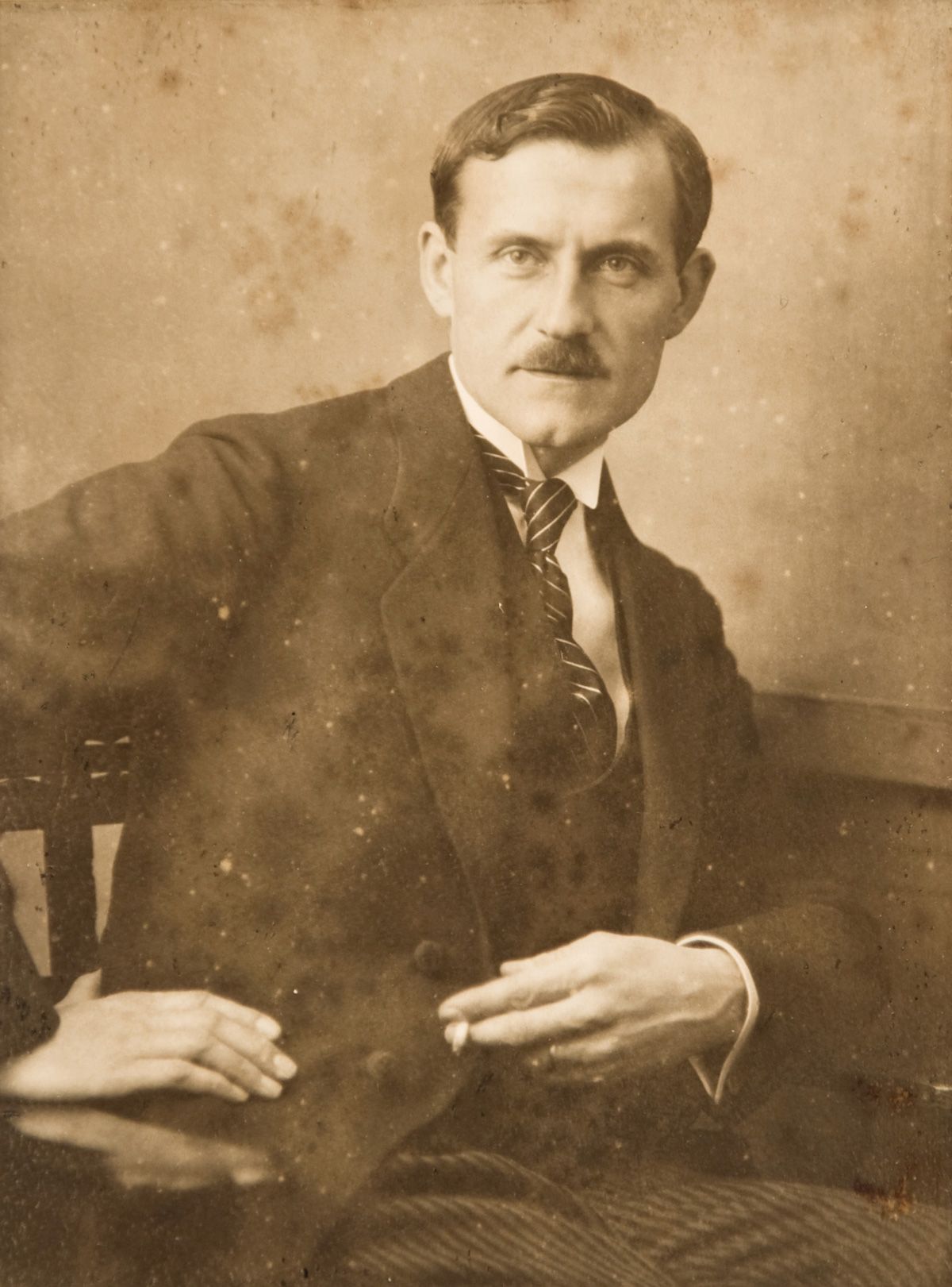 Weil_Otto-Selbstbildnis-um_1925-Oel_auf_Leinwand-50x37cm-Privatsammlung-web.jpg